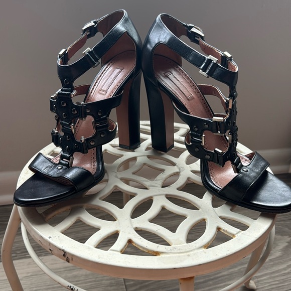 ALAIA Elegant Black Strappy Heels- sz 38 - Picture 5 of 6